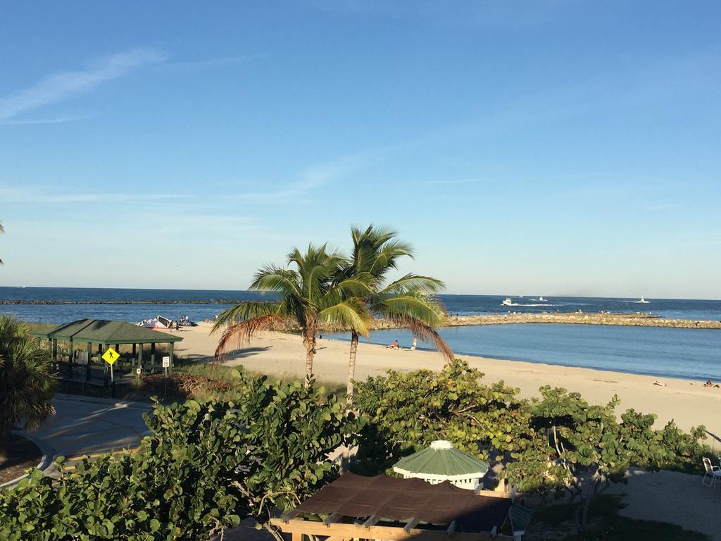 Rhumcay Beach Resort And Grille Fort Pierce Bagian luar foto